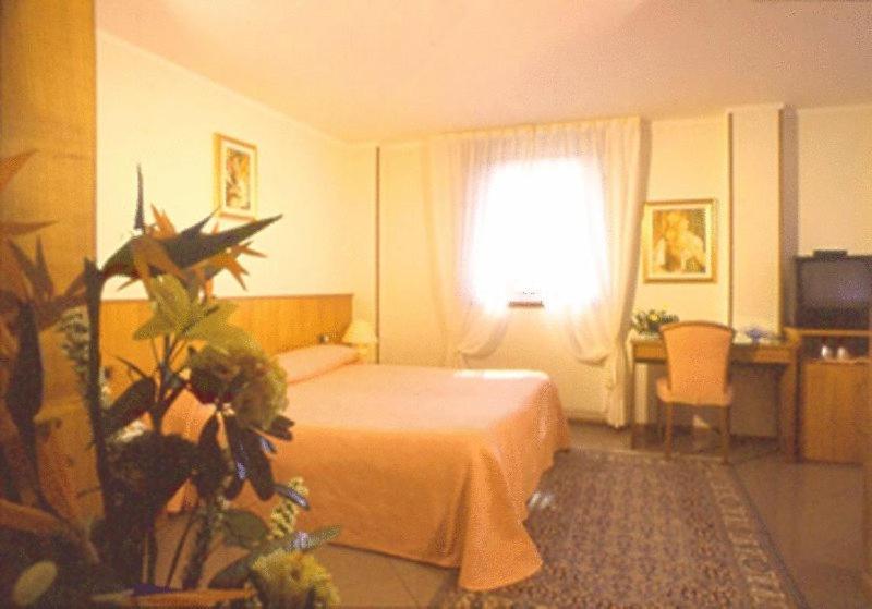 גמונה דל פריולי Hotel Willy חדר תמונה