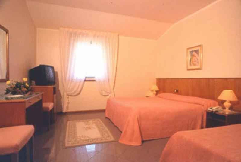 גמונה דל פריולי Hotel Willy מראה חיצוני תמונה